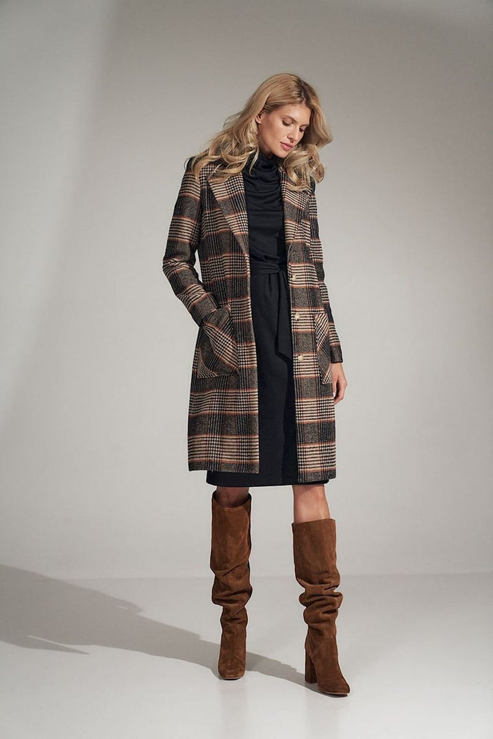 Classic, warm checked coat with large lapels Figl