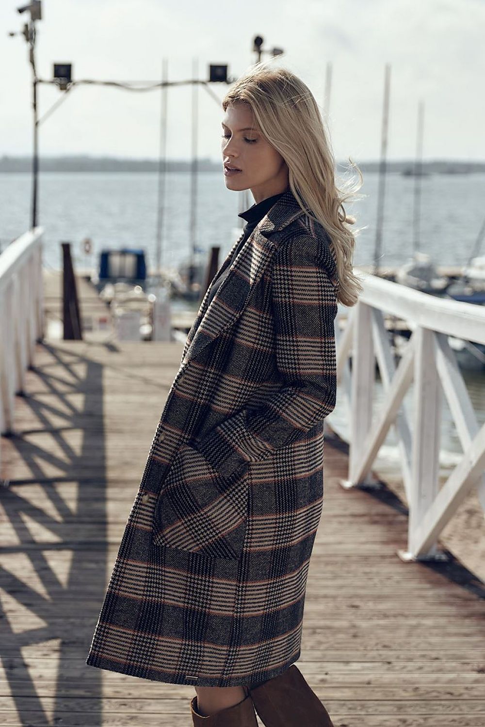 Classic, warm checked coat with large lapels Figl
